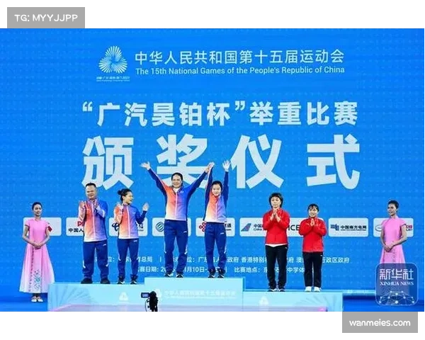 广西举重姐妹花赵金兰赵金红 包揽女子45公斤级冠亚军温情相拥